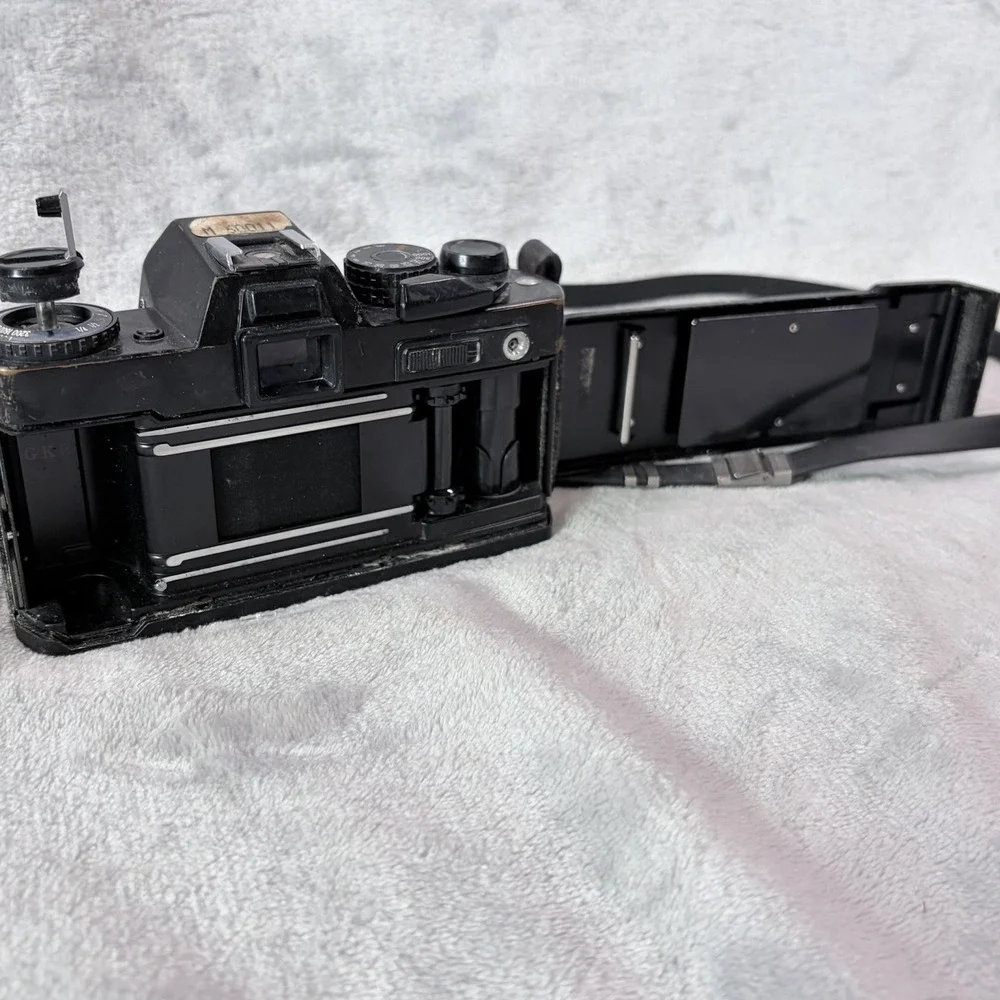 Yashica FR1‎ 35mm SLR Film Camera Body C/Y Mount Untested Japan Vintage